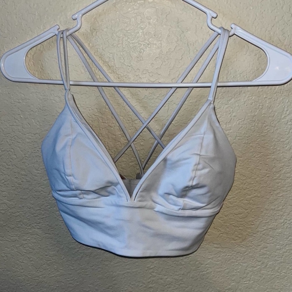 Lululemon Front Cross Strap Strappy Back Sports Bra Size 6 (RUNS SMALL)
